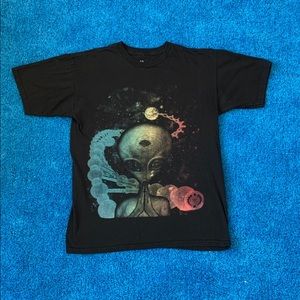 Light Sound Dimension Alien Shirt
Size Medium